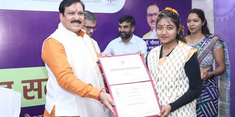 मंत्री टेटवाल ने कौशल प्रतिभा प्रोत्साहन समारोह में राष्ट्रीय पुरस्कार विजेताओं किया सम्मान