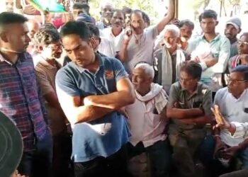 धर्मांतरण विवाद: शव दफनाने को लेकर हंगामा, प्रशासन की हस्तक्षेप से सुलझा मामला, दूसरे जिले में किया गया अंतिम संस्कार