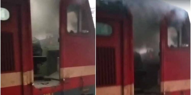 इटारसी स्टेशन पर रीवा–भोपाल सुपरफास्ट ट्रेन के इंजन में लगी आग, मचा हड़कंप