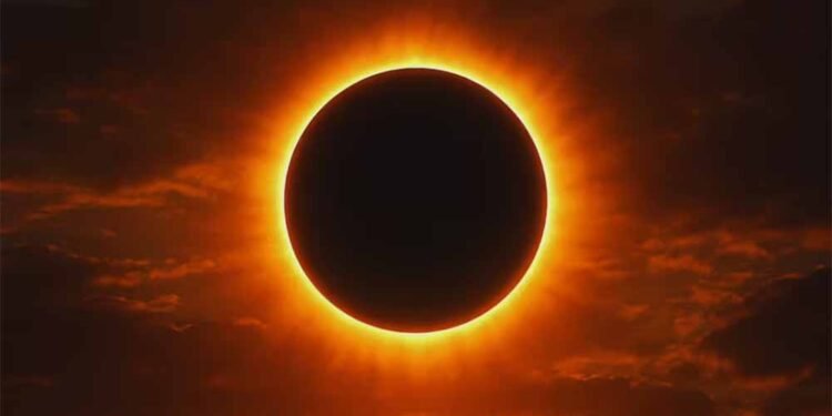 12 अगस्त को लगेगा पूर्ण सूर्य ग्रहण: दिन में छाएगा अंधेरा, वैज्ञानिकों ने दी ये चेतावनी