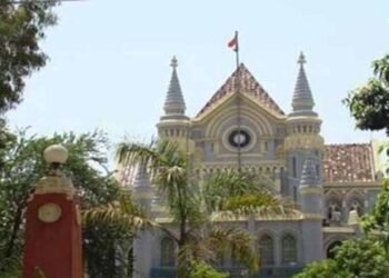 टाइपिंग गलती ने दिलाई एक साल की सजा: हाईकोर्ट ने कलेक्टर पर 2 लाख रुपये जुर्माना लगाया