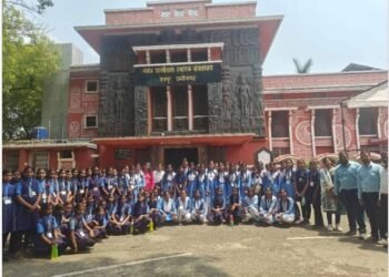 पी.एम. श्री स्वामी आत्मानंद शासकीय अंग्रेजी माध्यम विद्यालय अभनपुर -सफलता की नई पहचान