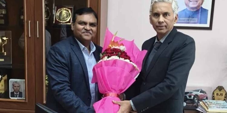 भोपाल दुग्ध संघ की भौतिक एवं वित्तीय प्रगति की समीक्षा की, ‘दूध का दूध, पानी का पानी अभियान’ पर प्रसन्नता व्यक्त की