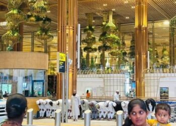 बेंगलुरु एयरपोर्ट पर सामूहिक नमाज पर विवाद, बीजेपी ने सिद्धारमैया पर जताई नाराजगी