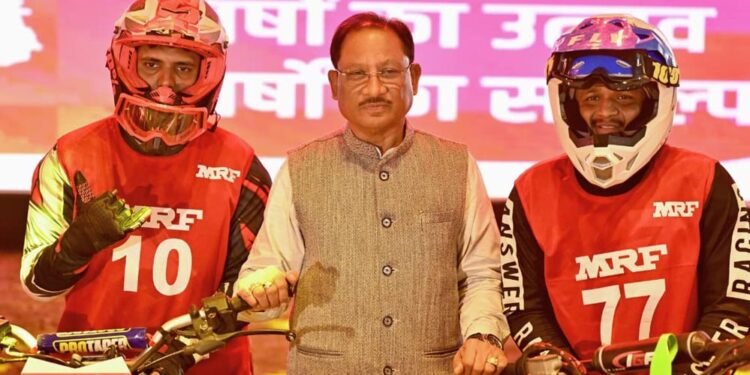 रायपुर : राष्ट्रीय सुपरक्रॉस बाइक रेसिंग चैंपियनशिप-2025 का रोमांच रायपुर में : मुख्यमंत्री  विष्णु देव साय ने बढ़ाया युवाओं का हौसला