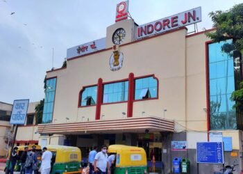 इंदौर स्टेशन पर भरोसेमंद सवारी, QR कोड से मिलेगा ऑटो-रिक्शा ड्राइवर का डेटा