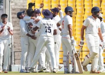 रणजी ट्रॉफी 2025: छक्कों और भारी लीड के साथ बन रहे नए कीर्तिमान