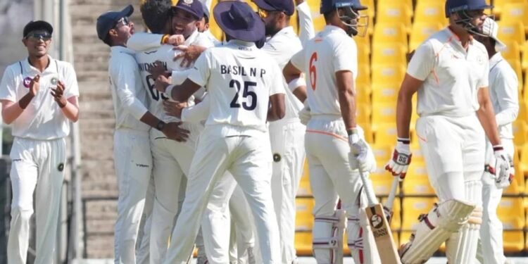 रणजी ट्रॉफी 2025: छक्कों और भारी लीड के साथ बन रहे नए कीर्तिमान