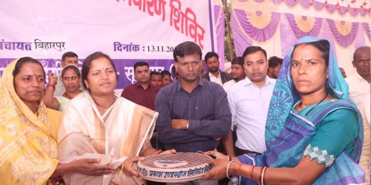 रायपुर : शासन लोगों के द्वार : हर समस्या का समाधान सरकार की प्राथमिकता: मंत्री श्रीमती लक्ष्मी राजवाड़े