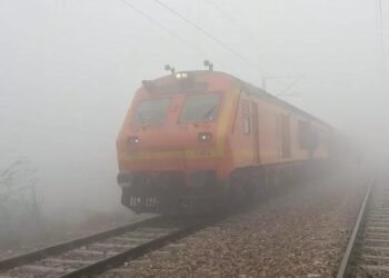कोहरे में अब ट्रेनें नहीं होंगी लेट, इटारसी में 101 ट्रेनों में फॉग सेफ डिवाइस और कवच सिस्टम लागू