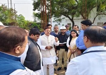 उप मुख्यमंत्री ने जिला चिकित्सालय मऊगंज का किया निरीक्षण