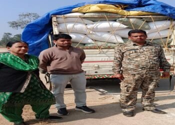 रायपुर : राजस्व टीम ने साईंटागर बैरियर के पास 60 बोरी अवैध धान परिवहन करते किया जब्त