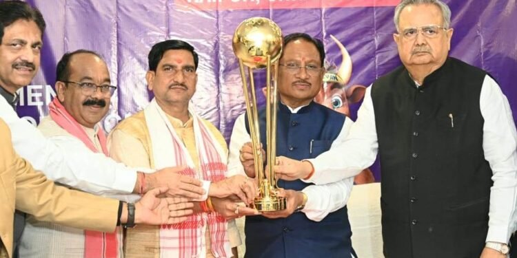रायपुर : मुख्यमंत्री और विधानसभा अध्यक्ष ने हॉकी मेन्स जूनियर वर्ल्ड कप ट्रॉफी 2025 का किया भव्य अनावरण