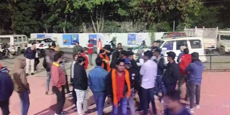 न्यायधानी में धर्मांतरण की आशंका: आवास में प्रार्थना सभा कर रहा SECL कर्मचारी हिरासत में