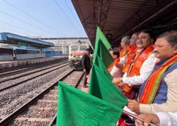 रामलला दर्शन योजना के तहत भारत गौरव स्पेशल ट्रेन राजनांदगांव से अयोध्या धाम के लिए रवाना