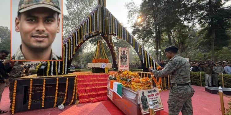 माओवादी मुठभेड़ में शहीद हुए आशीष शर्मा को अंतिम विदाई, बालाघाट के एसपी और जवानों की आंखों में आंसू