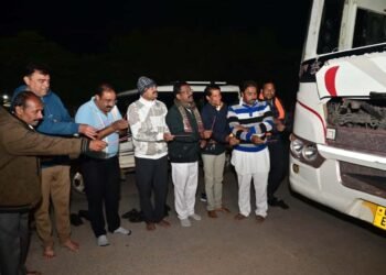 रायपुर : राम लला दर्शन योजना : कोंडागांव से अयोध्या धाम के लिए तीर्थयात्रियों का जत्था रवाना