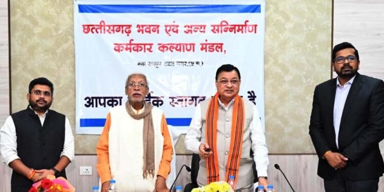 रायपुर : 73,868 निर्माण श्रमिकों को विभिन्न योजनाओं की राशि डी.बी.टी. से की गई वितरण