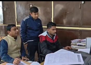 SIR रिव्यू में लापरवाही पर बुरहानपुर के 17 अधिकारियों-कर्मचारियों को नोटिस, दो बीएलओ हुए सम्मानित