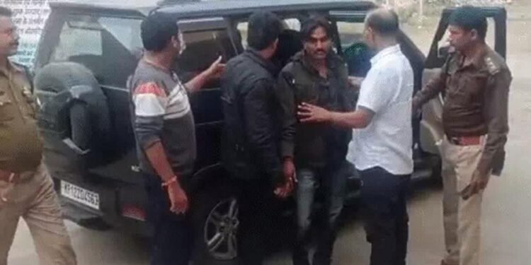 भोपाल में ट्रैवल एजेंसी की आड़ में 20 लाख के नकली नोट छापने वाला डॉक्टर गिरफ्तार, बुरहानपुर में RMO रह चुका