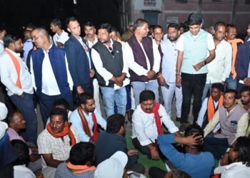 किसानों की शिकायत पर उपमुख्यमंत्री ने ग्राम कुरूवा के पटवारी को तत्काल निलंबित करने के दिए निर्देश