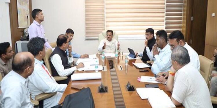 उप मुख्यमंत्री  शुक्ल ने चिकित्सा महाविद्यालयों के निर्माण कार्यों की समीक्षा की