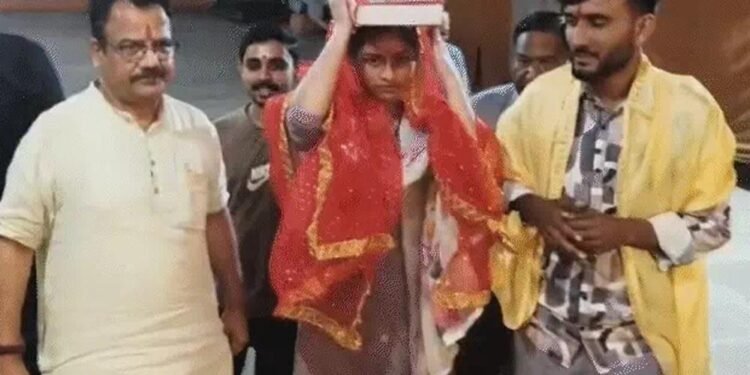 खंडवा में रुखसार ने हिंदू युवक से रचाई शादी, बोली- बचपन से सनातन धर्म में था सम्मान