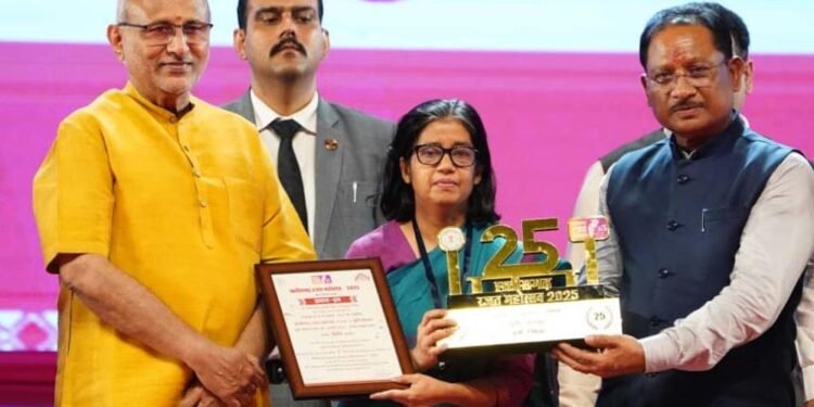 रायपुर : 25 वर्षों की विकास यात्रा थीम पर बनी कृषि विभाग के प्रदर्शनी को मिला द्वितीय पुरस्कार