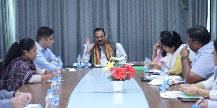 रायपुर : स्वास्थ्य मंत्री  श्याम बिहारी जायसवाल ने की विभागीय योजनाओं की समीक्षा