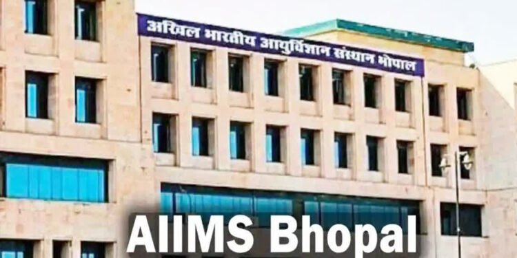 भोपाल AIIMS में 250 रुपये में चमत्कार: गर्भनाल से लौटाई 13 मरीजों की आंखों की रोशनी