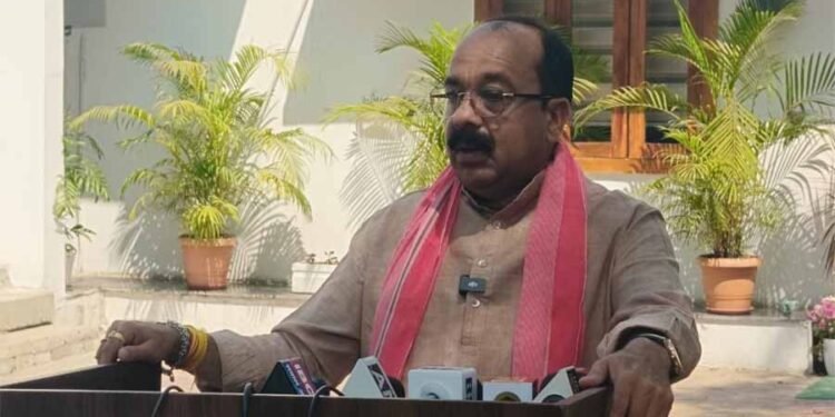 छत्तीसगढ़ में धान खरीदी पर राजनीतिक टकराव: डिप्टी CM साव का कांग्रेस की निगरानी समिति पर हमला