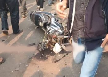 भैंस खोजने निकले परिवार पर कहर: बस की टक्कर से चार लोगों की दर्दनाक मौत