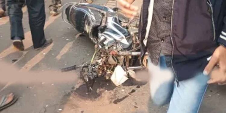 भैंस खोजने निकले परिवार पर कहर: बस की टक्कर से चार लोगों की दर्दनाक मौत