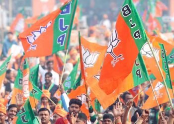 SIR विवाद पर बंगाल में बवाल, BJP कार्यकर्ताओं-BLOs के बीच धक्का-मुक्की और जोरदार नारेबाजी