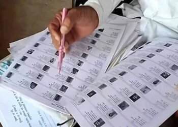 एसआइआर में बड़ा गिफ्ट: BLO को मिलेंगे मूवी के 2-2 फ्री टिकट और ₹500 का वाउचर!