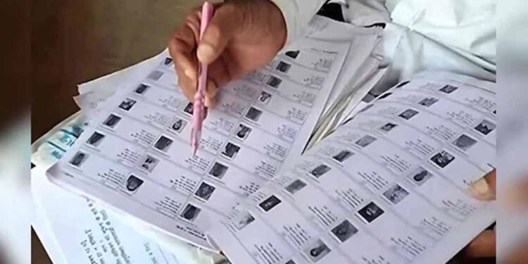 एसआइआर में बड़ा गिफ्ट: BLO को मिलेंगे मूवी के 2-2 फ्री टिकट और ₹500 का वाउचर!