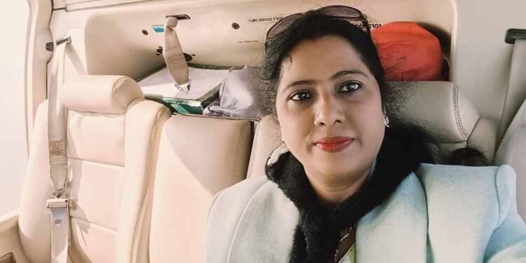 जबलपुर SIR: उत्कृष्ट कार्य पर बीएलओ को प्रशासन ने हेलीकॉप्टर सैर का दिया इनाम