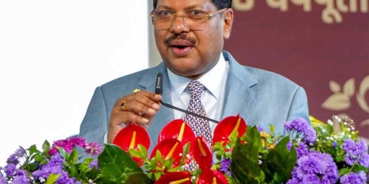 रिटायरमेंट से पहले बढ़ा टकराव: CJI बी.आर. गवई की नाराज़गी से सरकार में हलचल