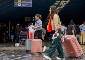 दिल्ली के बाद काठमांडू भी प्रभावित: नेपाल एयरपोर्ट पर तकनीकी खराबी से उड़ानें ठप