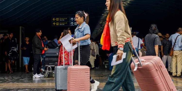 दिल्ली के बाद काठमांडू भी प्रभावित: नेपाल एयरपोर्ट पर तकनीकी खराबी से उड़ानें ठप