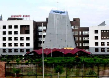 रायपुर : घुमंतू पशुओं के कारण होने वाले दुर्घटनाओं को रोकने एक माह तक विशेष अभियान चलाने के निर्देश