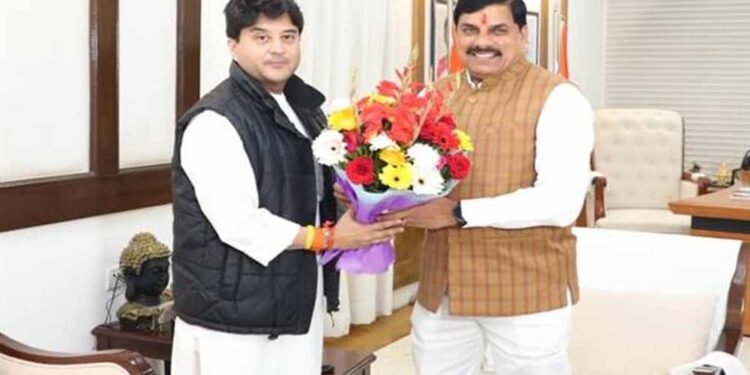 मुख्यमंत्री डॉ. यादव से केंद्रीय मंत्री सिंधिया ने की भेंट