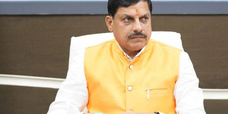 अवैध कॉलोनियों पर सख्त कार्रवाई: 15 दिन में नोटिस, कब्जे होंगे ढहाए—CM मोहन यादव ने दिए निर्देश