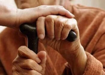 बेटे-बेटी ने मां को 2.5 साल तक कमरे में किया कैद, पड़ोसियों की सूचना के बाद पुलिस ने बचाया