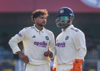 अंपायर ने फिर दी चेतावनी: ऋषभ पंत की दोहरी गलती से टीम इंडिया पर जुर्माने का खतरा