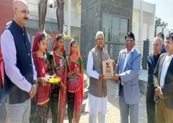 राज्यपाल पटेल ने गुजरात के बिरसा मुंडा जनजातीय विश्वविद्यालय राजपीपला का किया भ्रमण