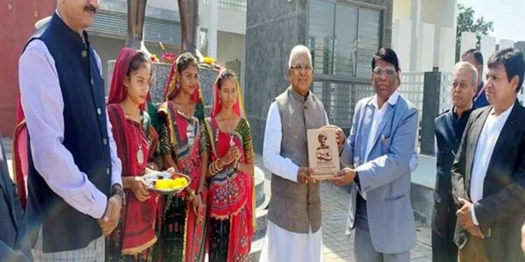 राज्यपाल पटेल ने गुजरात के बिरसा मुंडा जनजातीय विश्वविद्यालय राजपीपला का किया भ्रमण