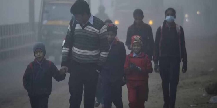 कड़ाके की ठंड का असर: दो जिलों में बदल गया स्कूल टाइम, प्रशासन ने जारी किए नए आदेश