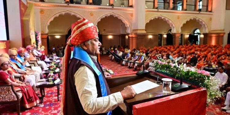 चिकित्सा के क्षेत्र में समाज सेवा का विशाल अवसर : नरेंद्र सिंह तोमर