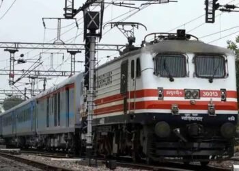 रेलवे में सिर्फ हलाल मीट परोसने का विवाद गरम, NHRC ने जारी किया नोटिस